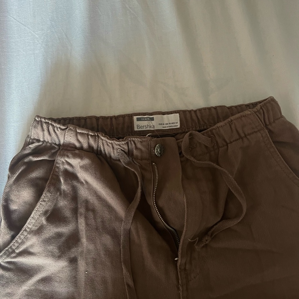 Bershka brown cargo pants! So cute and comfy